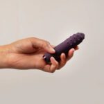 Je Joue Duet Purple Multi-Surfaced Bullet Vibrator - Ultimate Pleasure Experience - Image 3